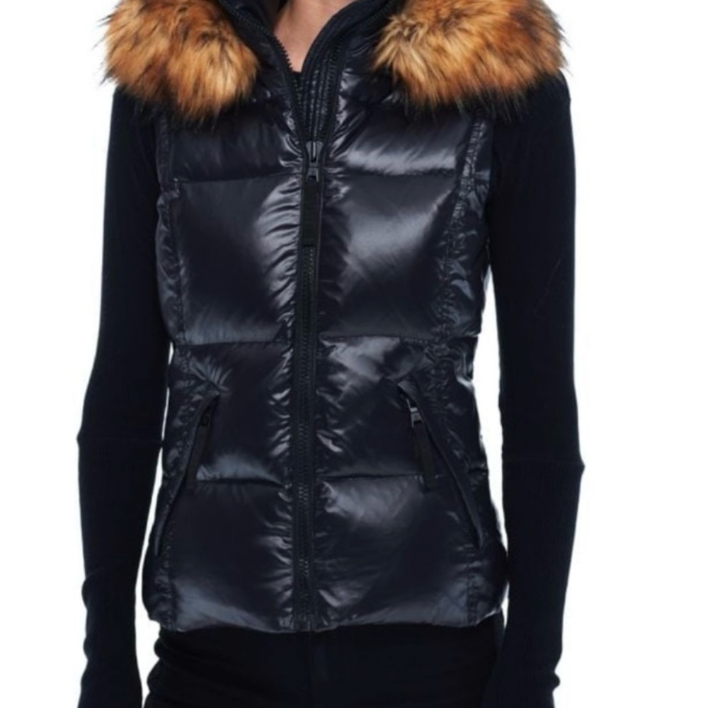 S13 New York Stylish Black Puffer Jacket with Faux Fur Trim